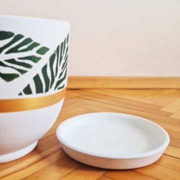 Çömlek Saksı U Model Yaprak Desenli Beyaz Saksı Orta Boy Tabaklı Saksı