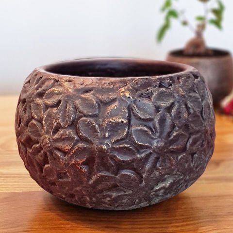 Dekoratif Saksı Beton Saksı Çiçek Desenli Kahverengi Top Saksı